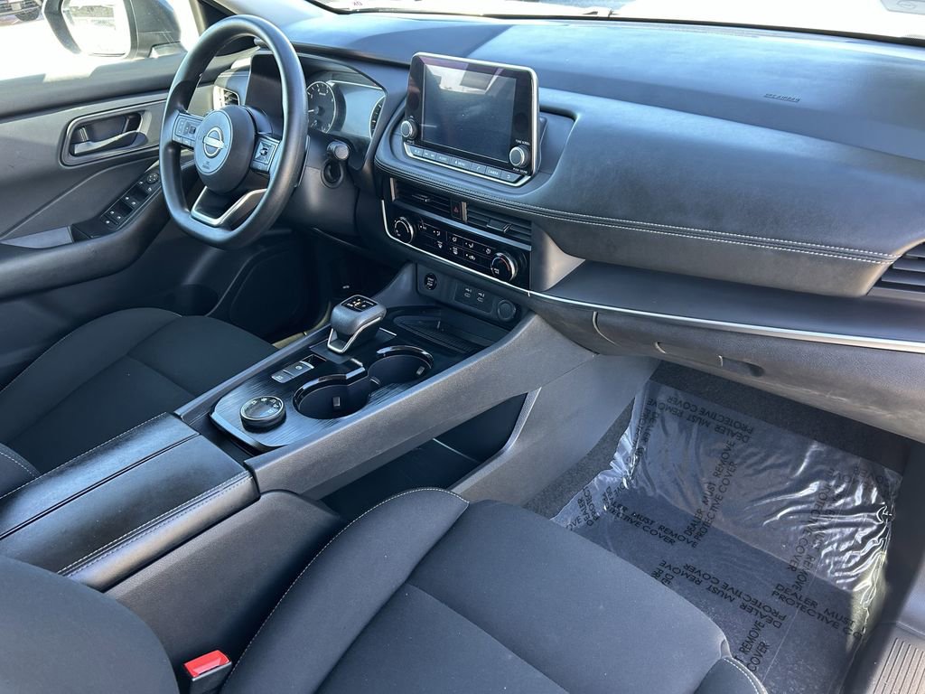 Used 2024 Nissan Rogue S image 8