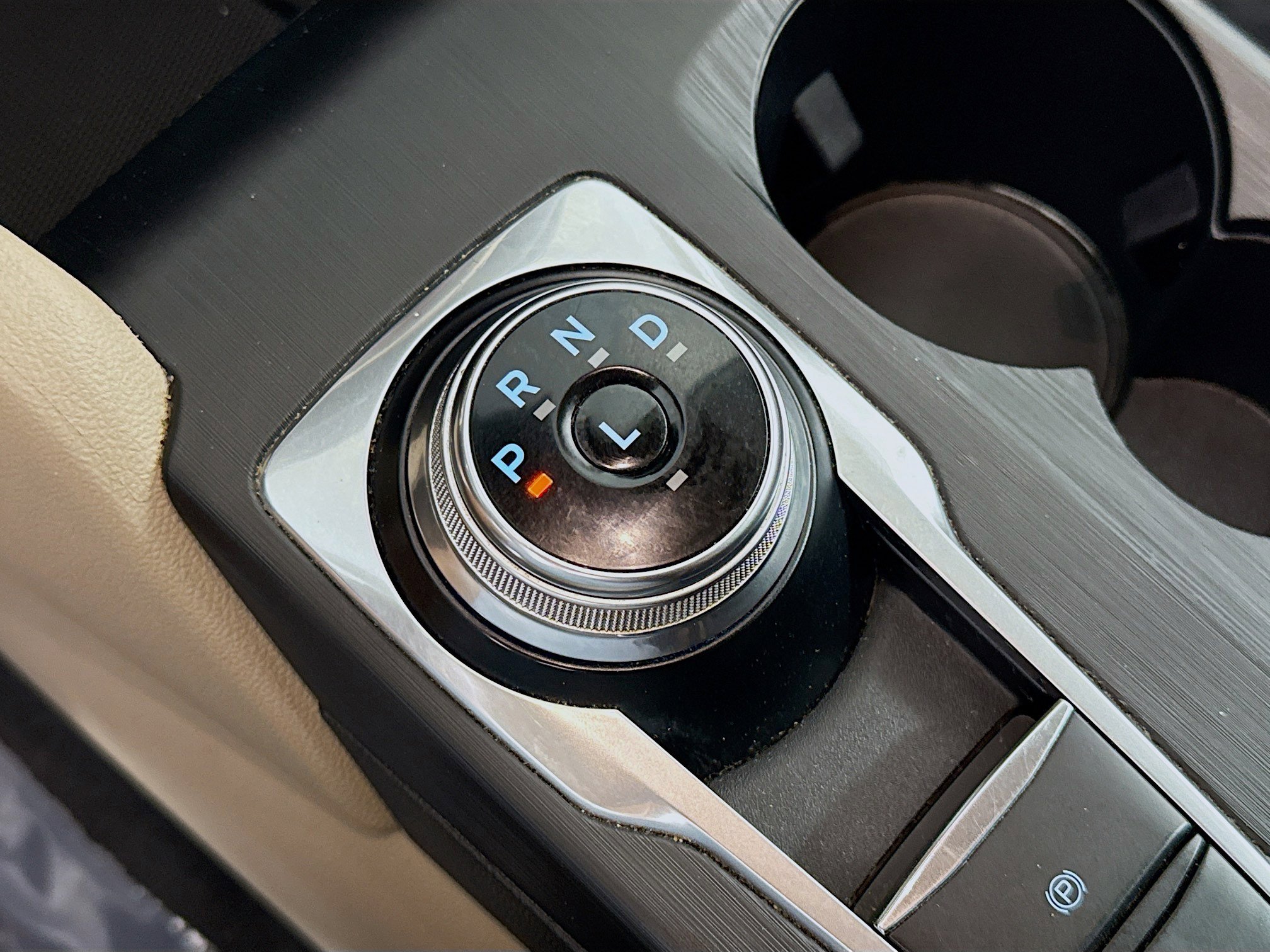 Used 2020 Ford Escape Titanium image 20