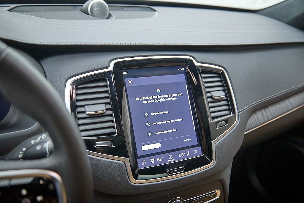 Certified 2024 Volvo XC90 B6 Ultimate w/ Lounge Package image 15