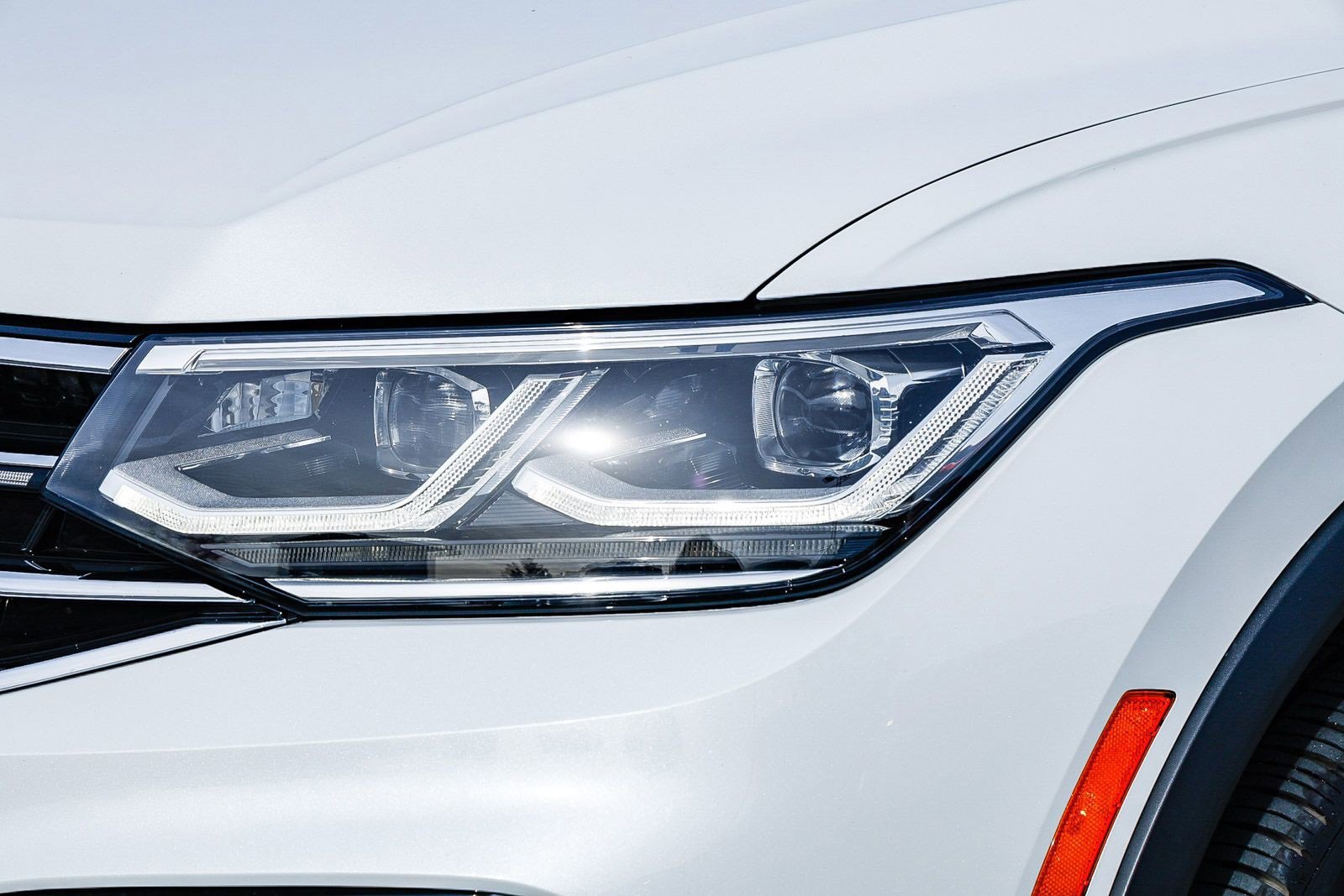 Used 2024 Volkswagen Tiguan SEL R-Line image 7