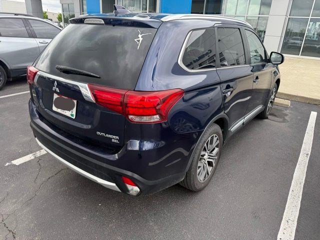 Used 2017 Mitsubishi Outlander SE AWD/4WD image 12