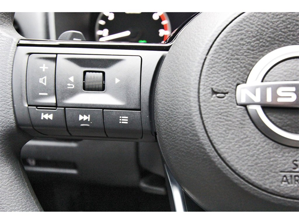 Used 2023 Nissan Rogue SV image 13