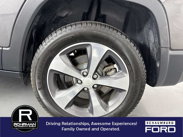 Used 2019 Jeep Cherokee Limited w/ Luxury Group FWD image 6