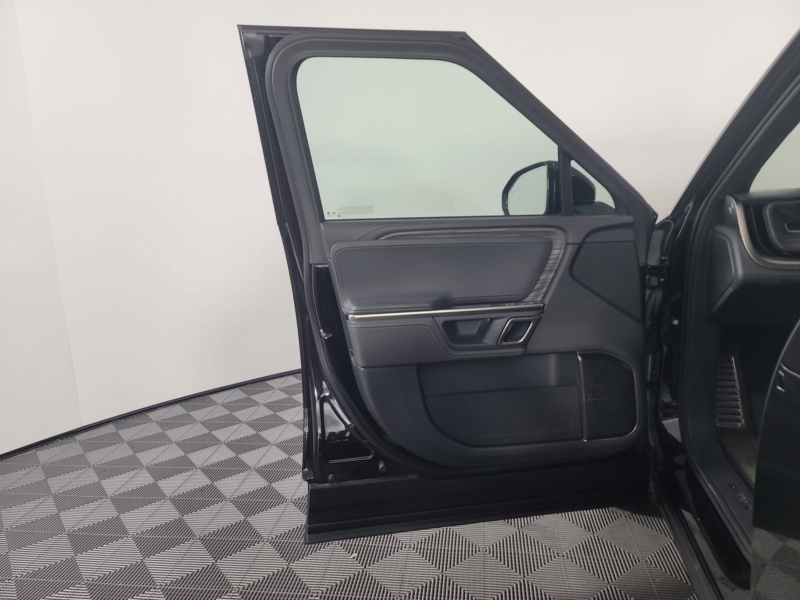 Used 2022 Rivian R1S Launch Edition image 16