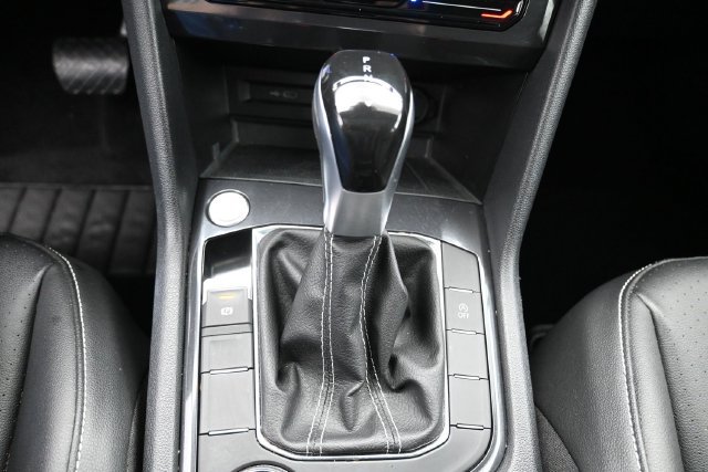 Used 2022 Volkswagen Tiguan SE AWD/4WD image 25