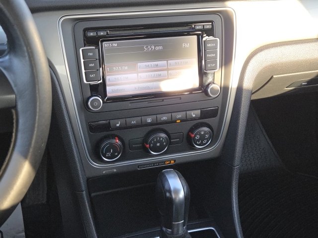 Used 2015 Volkswagen Passat 1.8T Limited Edition image 15