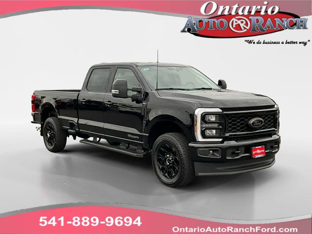 New 2026 Ford F350 Lariat w/ Black Appearance Package