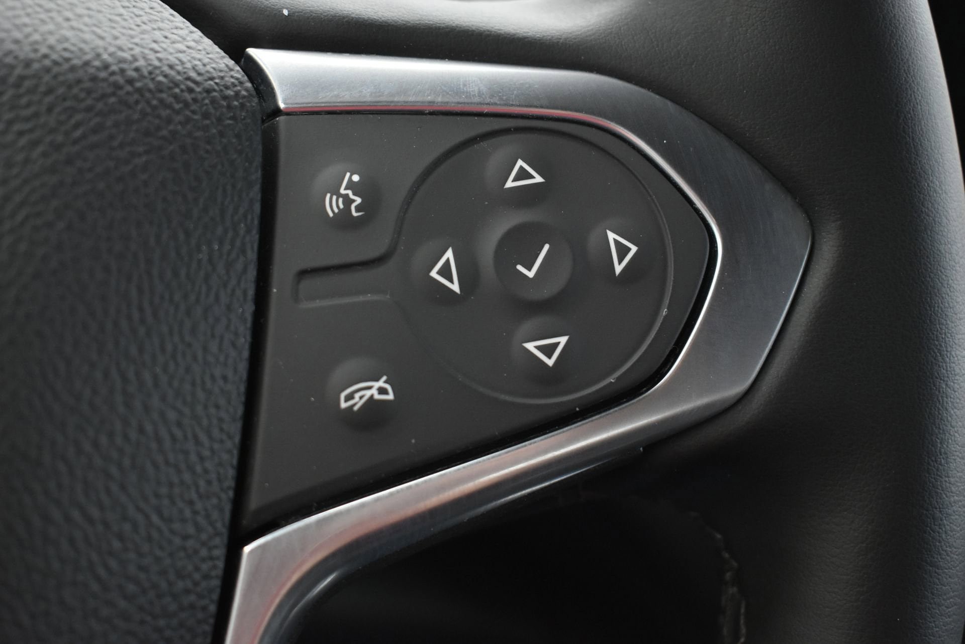 Used 2023 Chevrolet Traverse LT AWD/4WD image 23