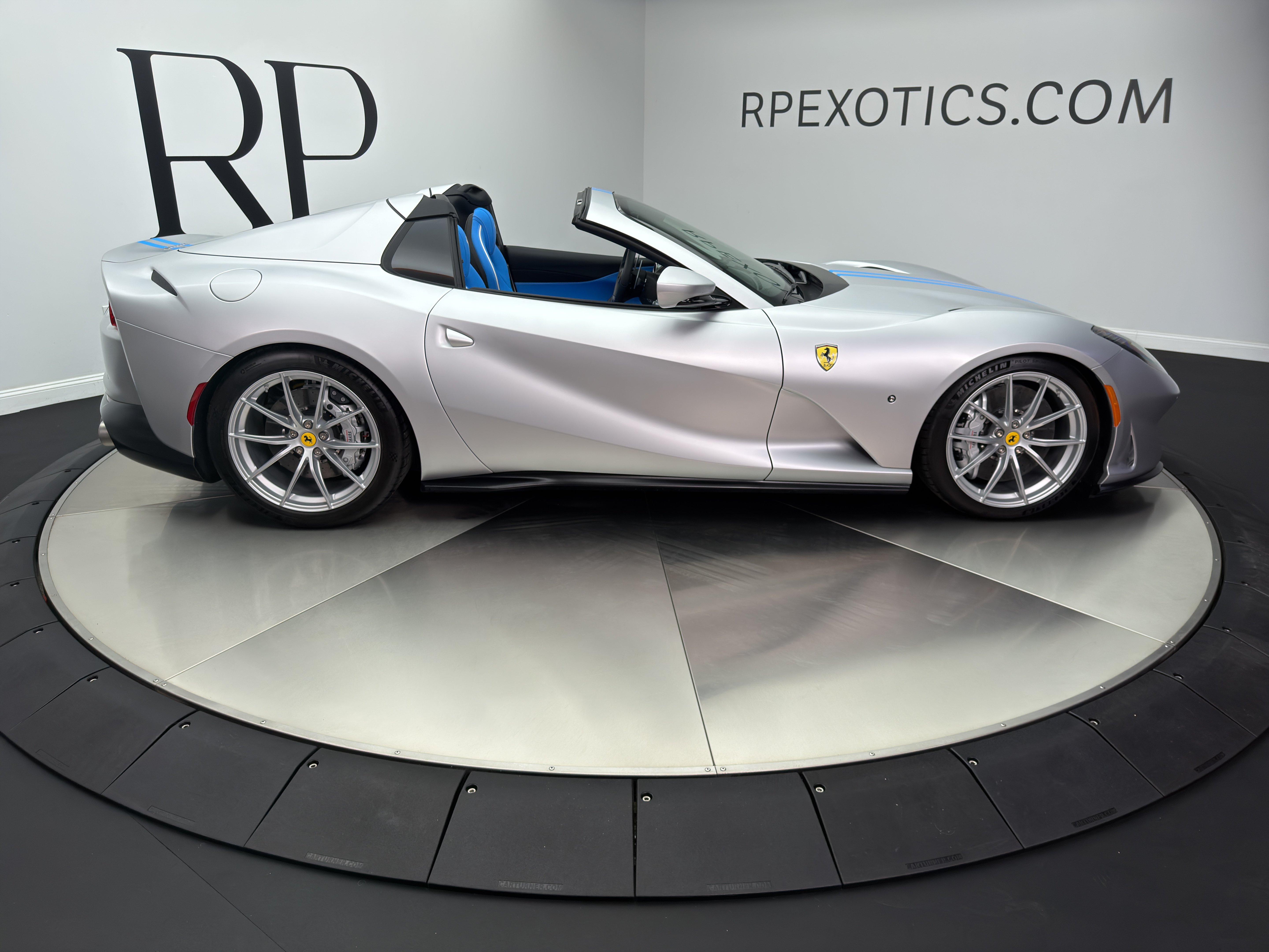 Used 2023 Ferrari 812 GTS RWD image 10