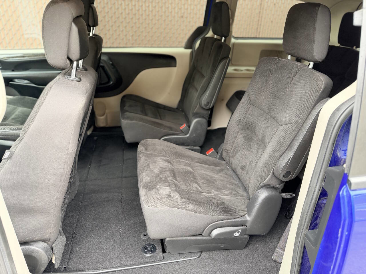 Used 2019 Dodge Grand Caravan SE w/ UConnect Hands-Free Group image 11