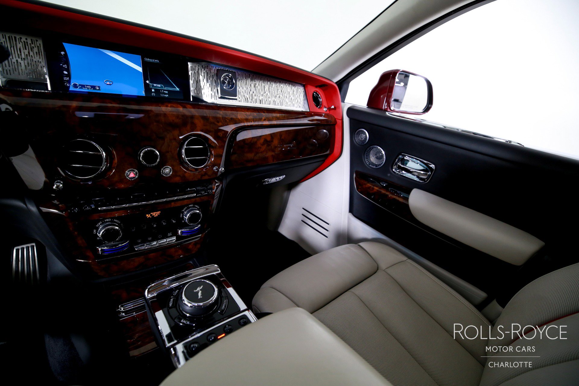 Used 2019 Rolls-Royce Phantom Sedan image 16