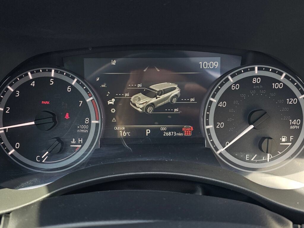 Used 2025 Toyota Highlander XLE AWD/4WD image 24