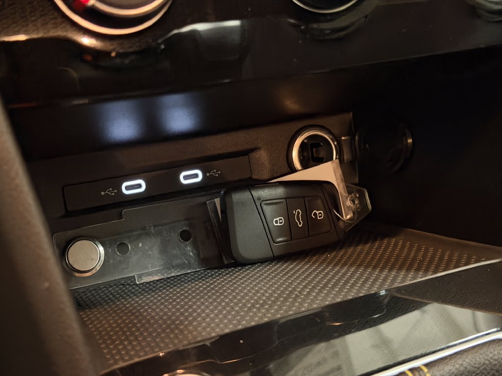 New 2027 Volkswagen Taos Sport AWD/4WD image 18