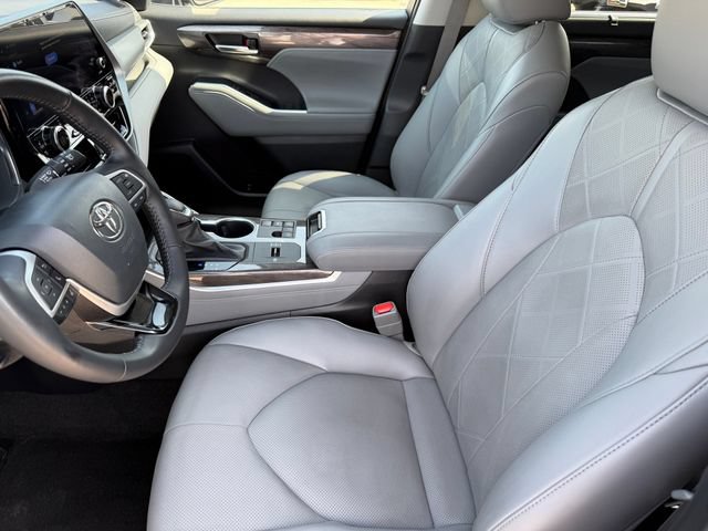 Used 2023 Toyota Highlander Platinum FWD image 11