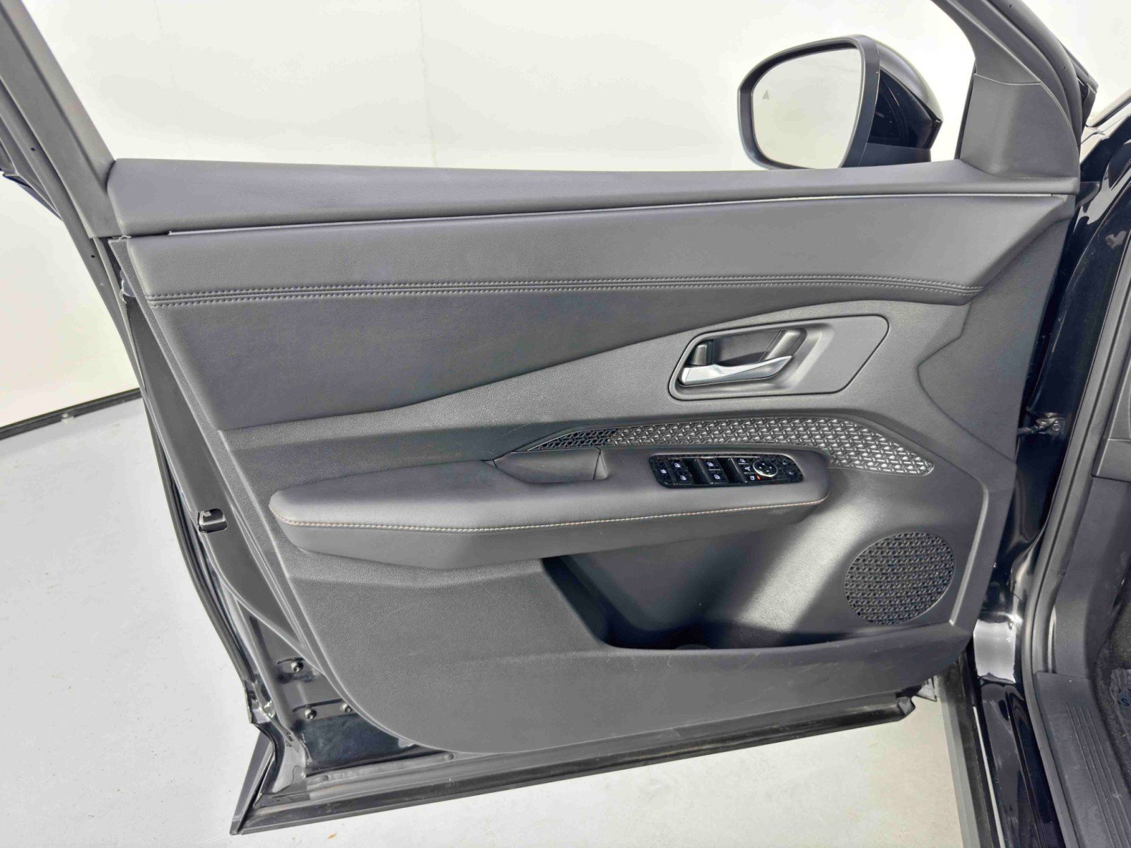 Used 2024 Nissan Ariya FWD image 36