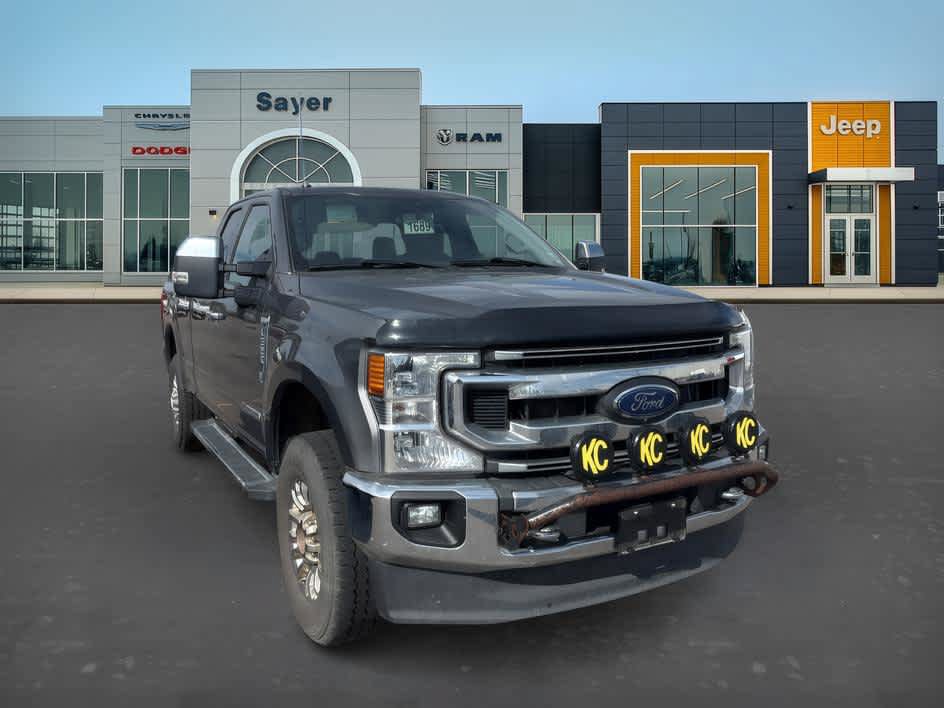 Used 2021 Ford F350 XLT w/ XLT Premium Package AWD/4WD image 2