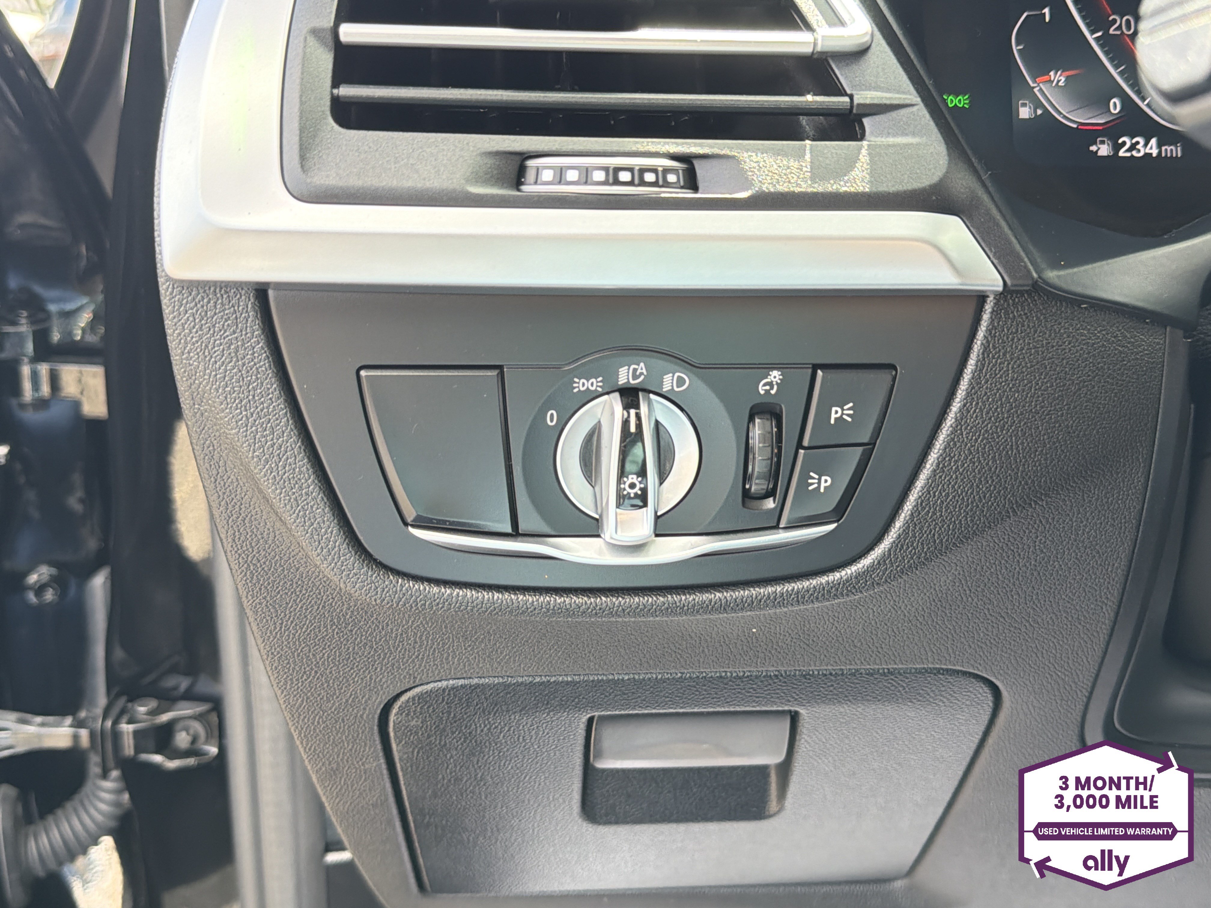 Used 2025 BMW X4 xDrive30i AWD/4WD image 15