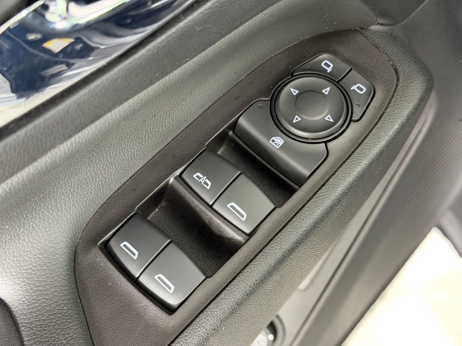 Used 2020 Chevrolet Equinox Premier FWD image 23