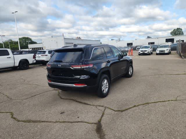 Certified 2023 Jeep Grand Cherokee Laredo w/ Trailer Tow Prep Group (B) AWD/4WD image 18