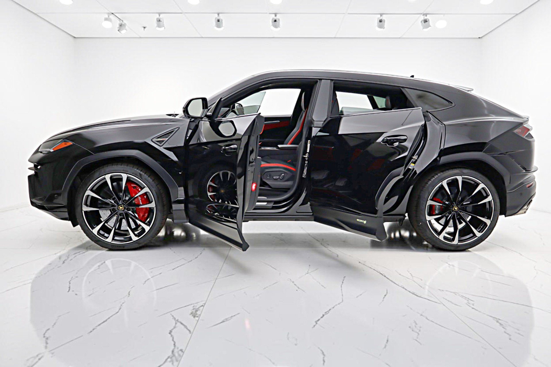 Used 2024 Lamborghini Urus S AWD/4WD image 4