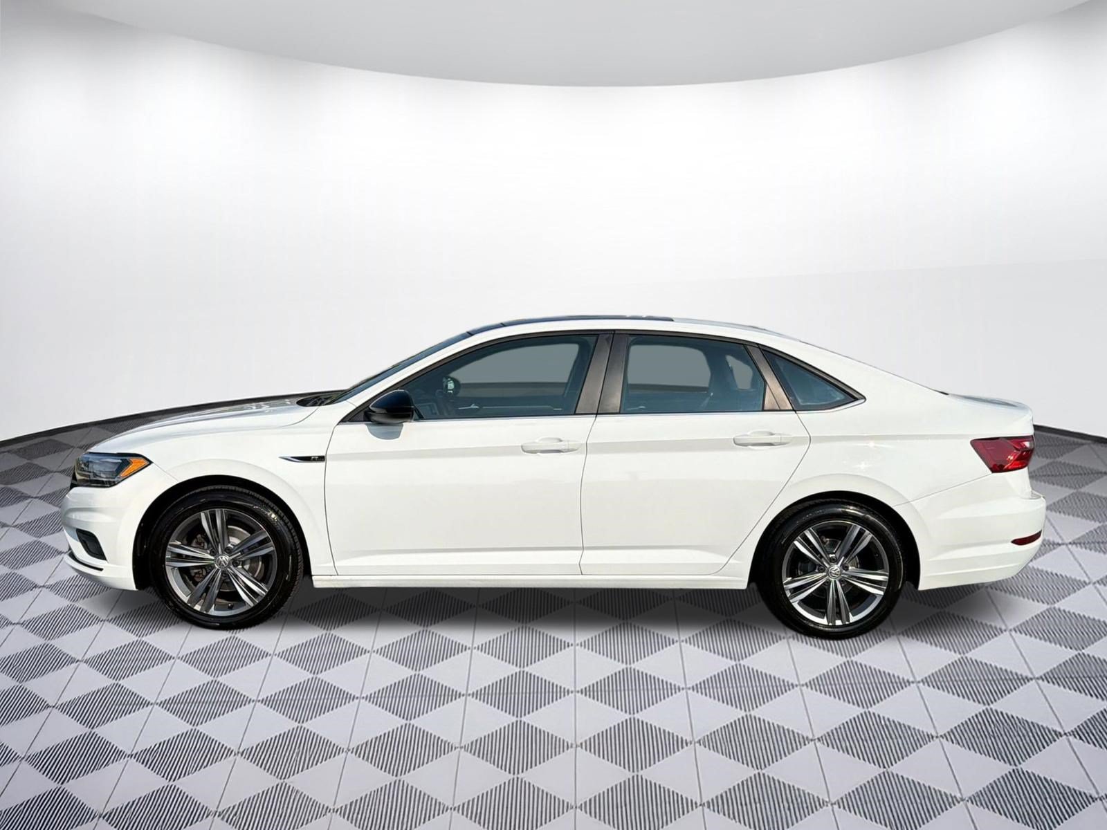 Used 2020 Volkswagen Jetta R-Line w/ R-Line Cold Weather Package FWD image 2
