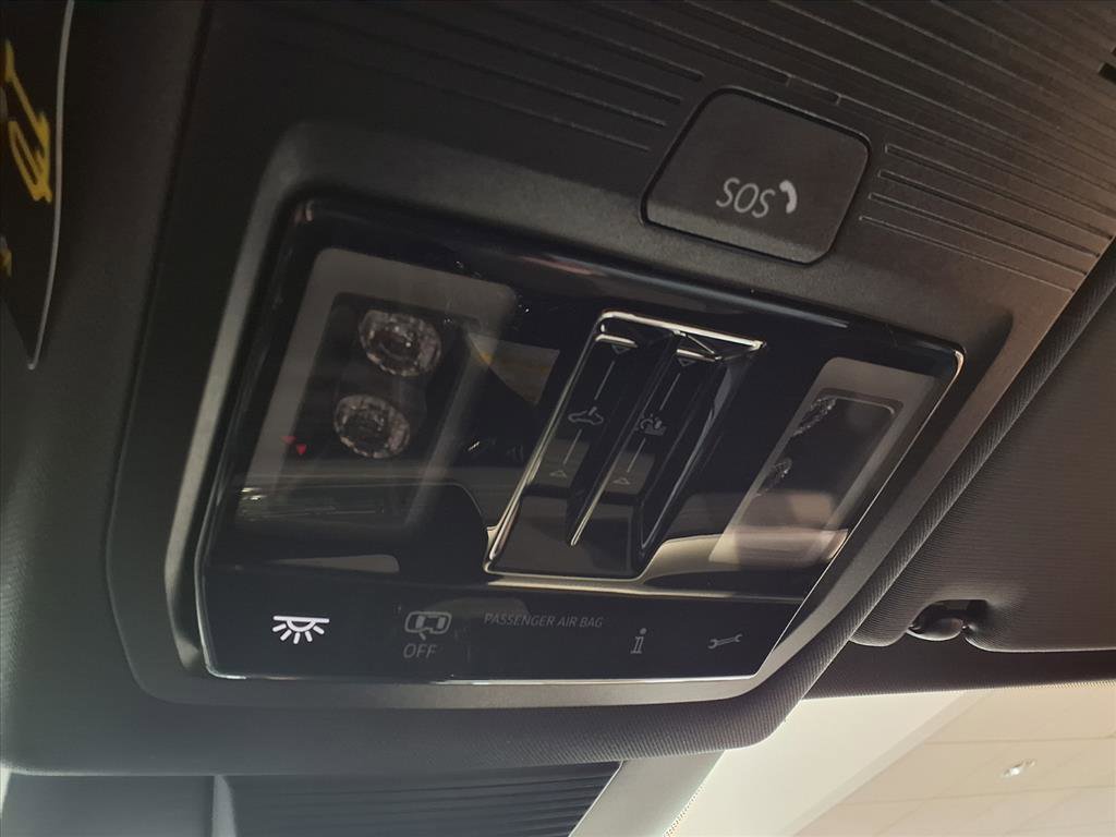 New 2026 Volkswagen Tiguan SE R-Line image 17