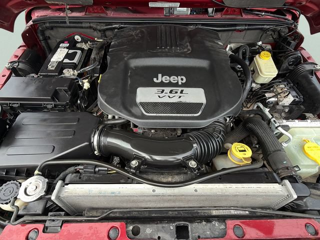Used 2013 Jeep Wrangler Unlimited Sahara w/ Connectivity Group AWD/4WD image 27