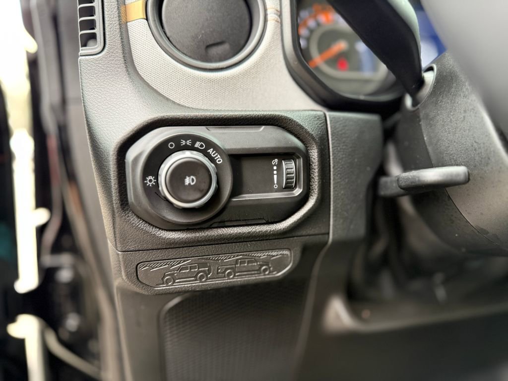 Used 2025 Jeep Wrangler Willys AWD/4WD image 20