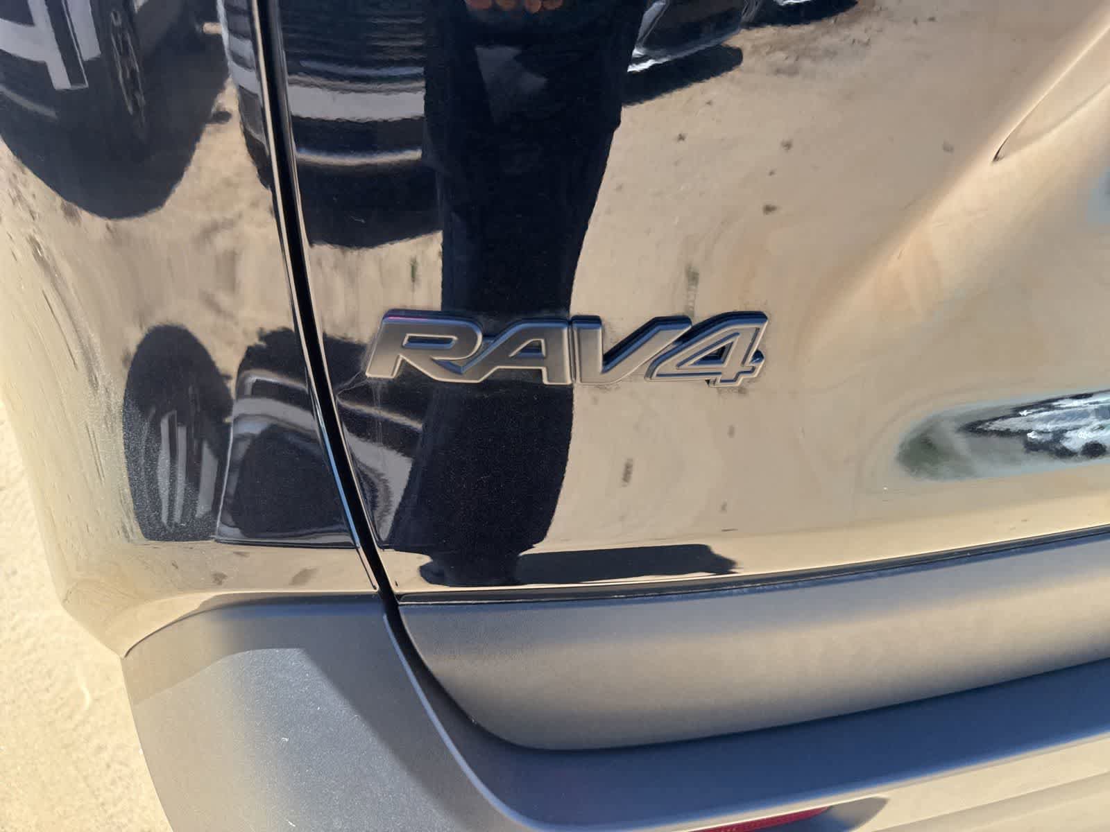 Used 2024 Toyota RAV4 XLE w/ Convenience Package FWD image 12