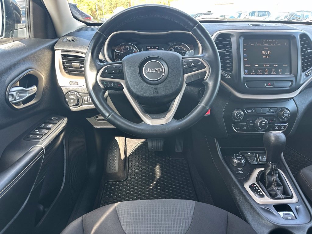 Used 2016 Jeep Cherokee Latitude w/ Cold Weather Group AWD/4WD image 17