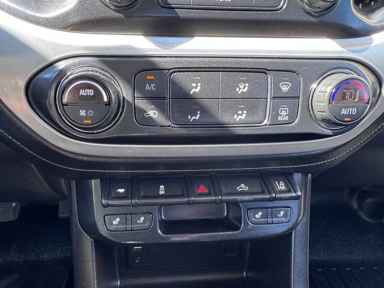 Used 2015 GMC Canyon SLT w/ Driver Alert Package image 26