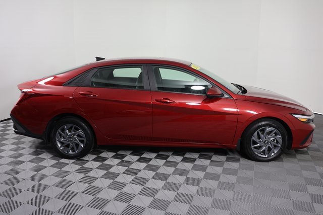 Certified 2024 Hyundai Elantra Blue image 9