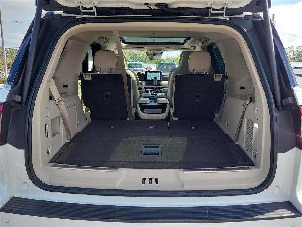 Used 2021 Lincoln Navigator Reserve image 7