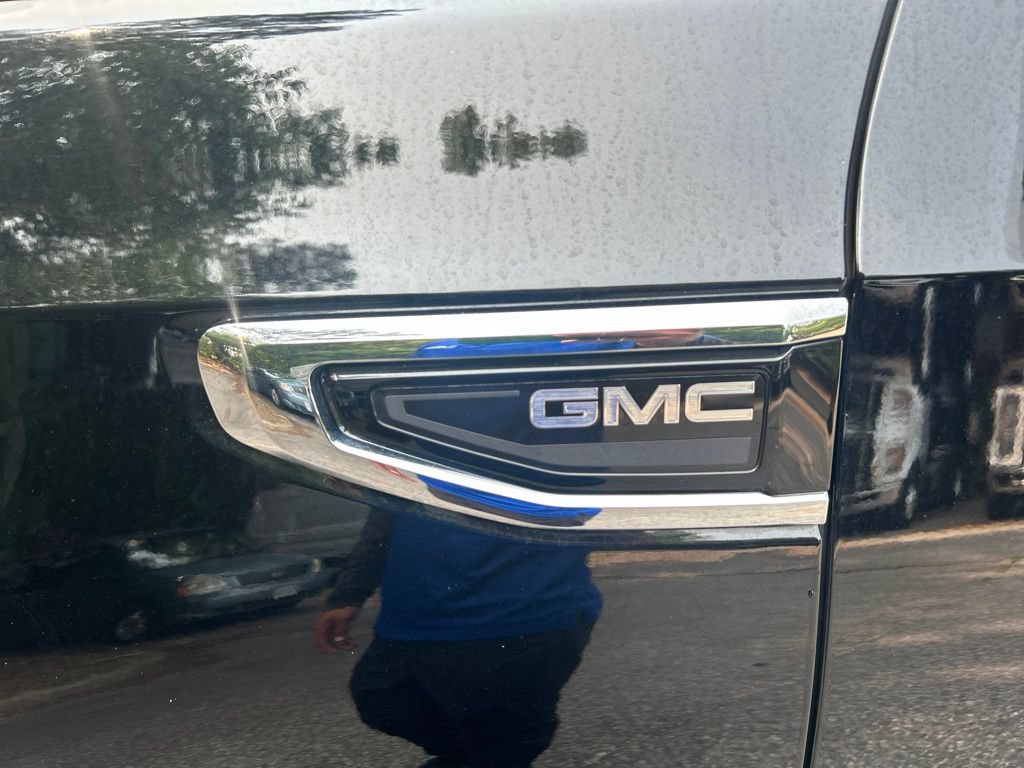 Used 2024 GMC Yukon SLT RWD image 12
