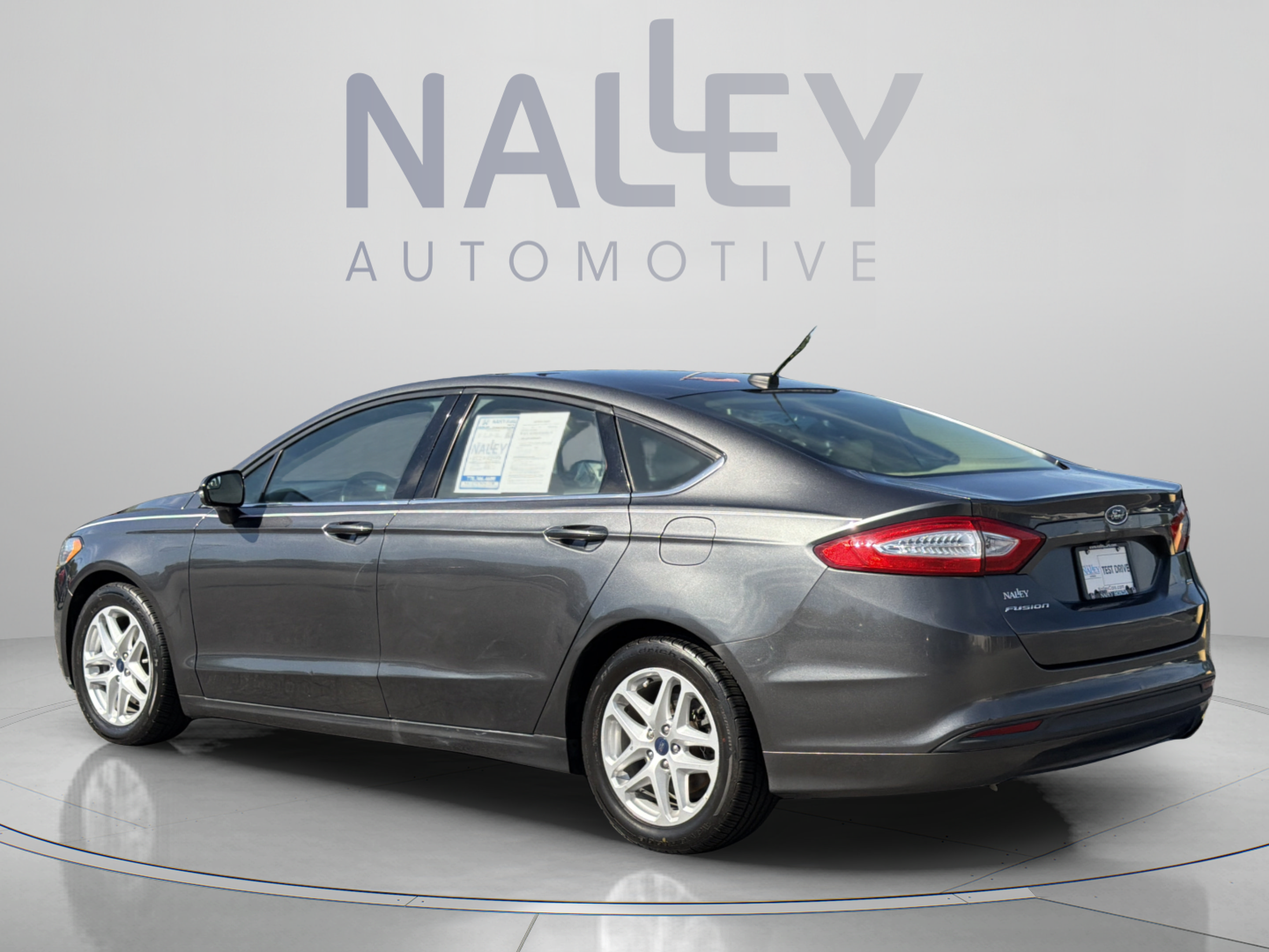 Used 2015 Ford Fusion SE FWD image 3