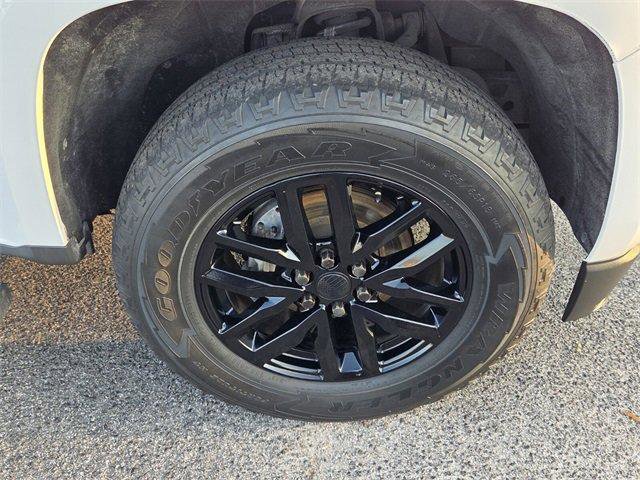 Used 2015 GMC Canyon SLE image 16