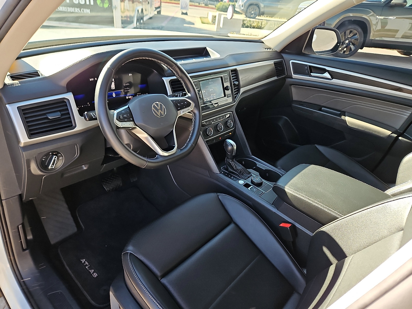 Used 2023 Volkswagen Atlas SE image 11