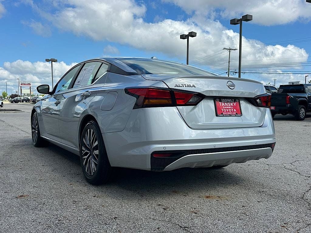 Used 2025 Nissan Altima 2.5 SV FWD image 3