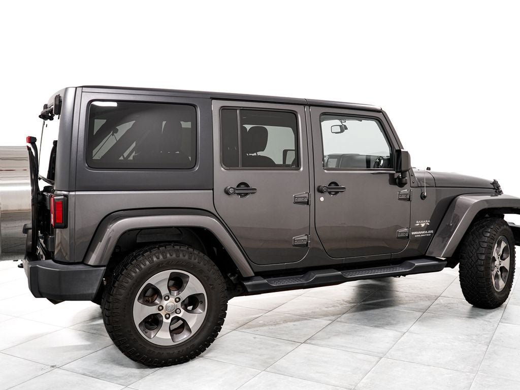 Used 2017 Jeep Wrangler Unlimited Sahara w/ Connectivity Group AWD/4WD image 7