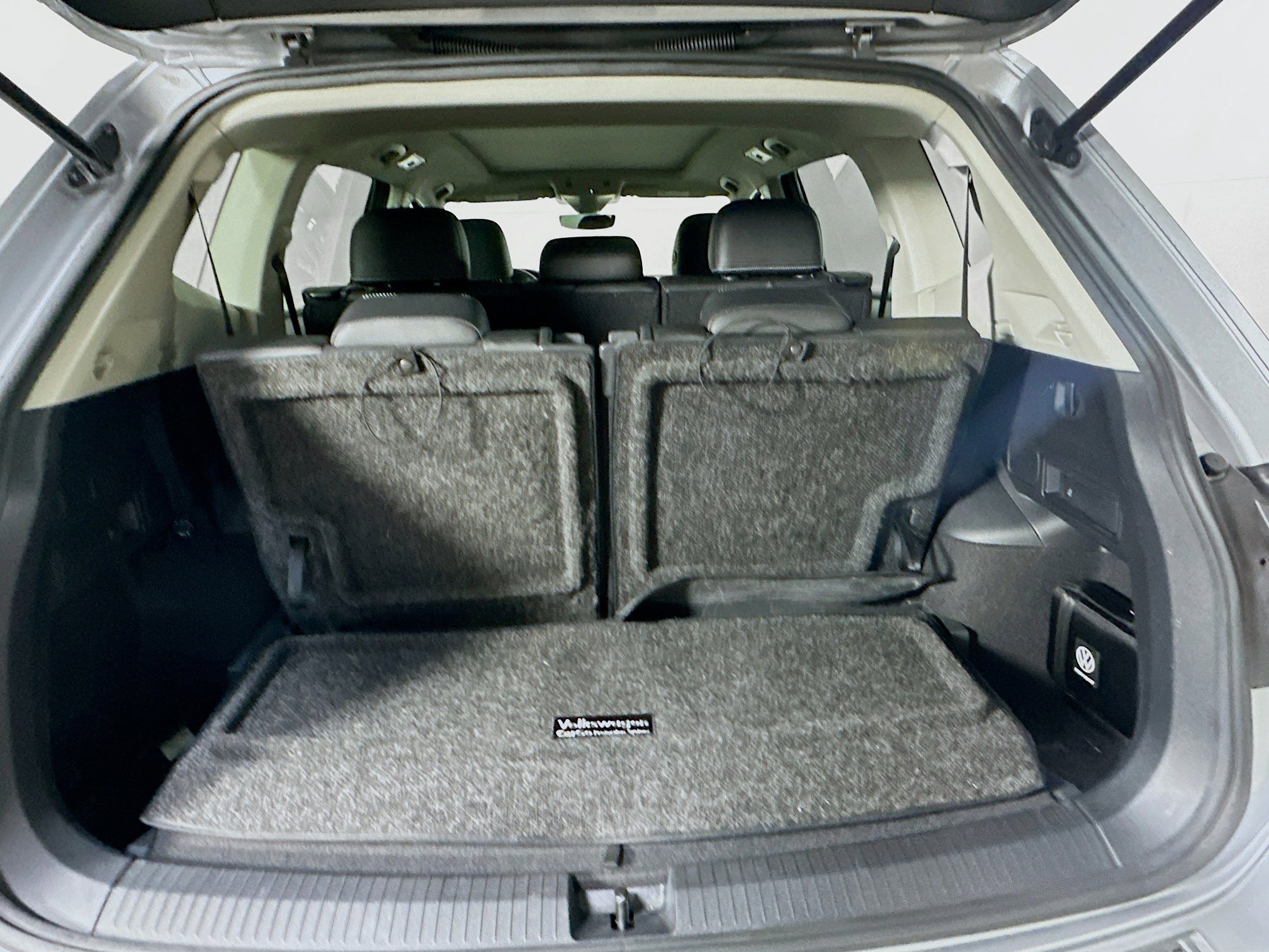 Used 2022 Volkswagen Tiguan SE w/ Panoramic Sunroof Package image 29