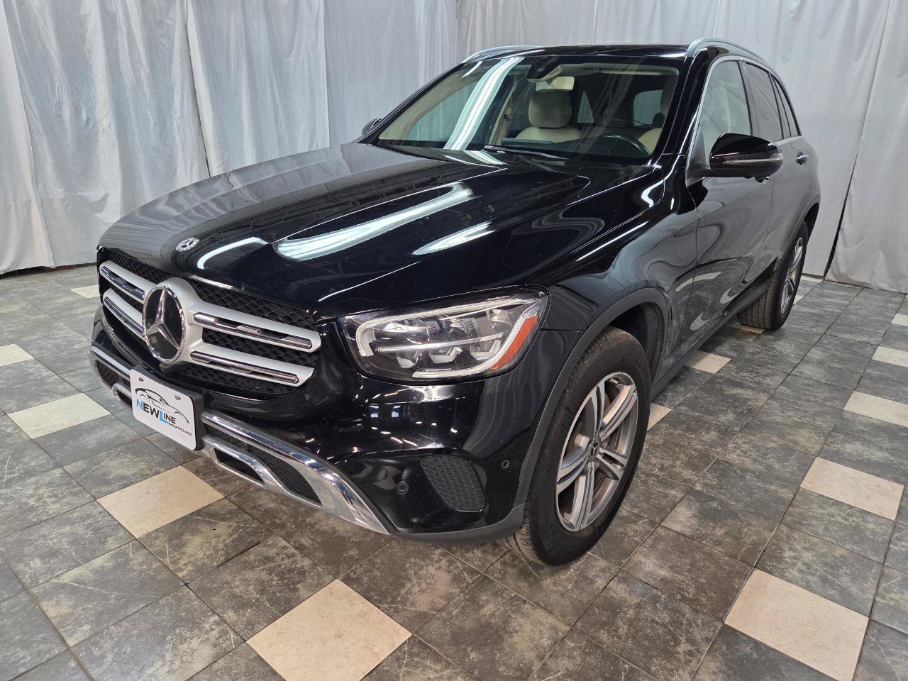Used 2020 Mercedes-Benz GLC 300 4MATIC w/ Parking Assistance Package image 2