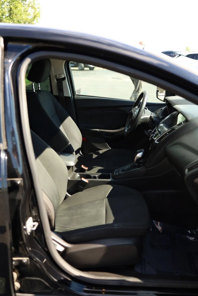 Used 2017 Ford Focus SEL w/ Cold Weather Package FWD image 40