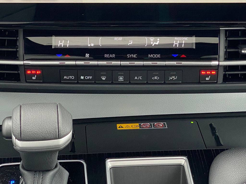 Used 2025 Toyota Sienna XSE image 24