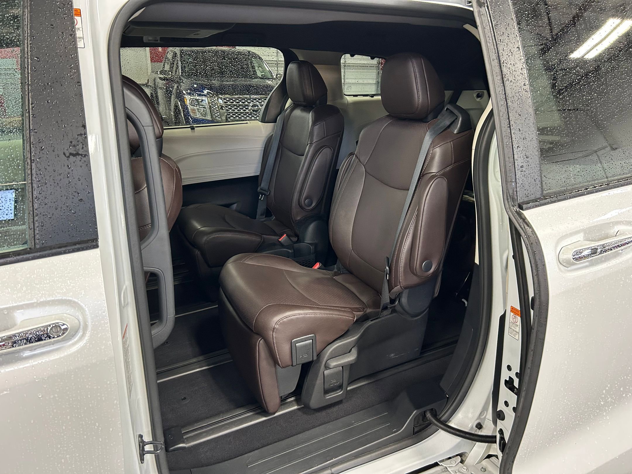 Used 2023 Toyota Sienna Platinum AWD/4WD image 25