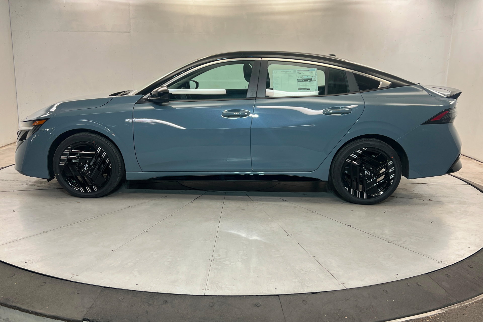New 2027 Nissan Sentra SR w/ Floor Mat Package FWD image 2