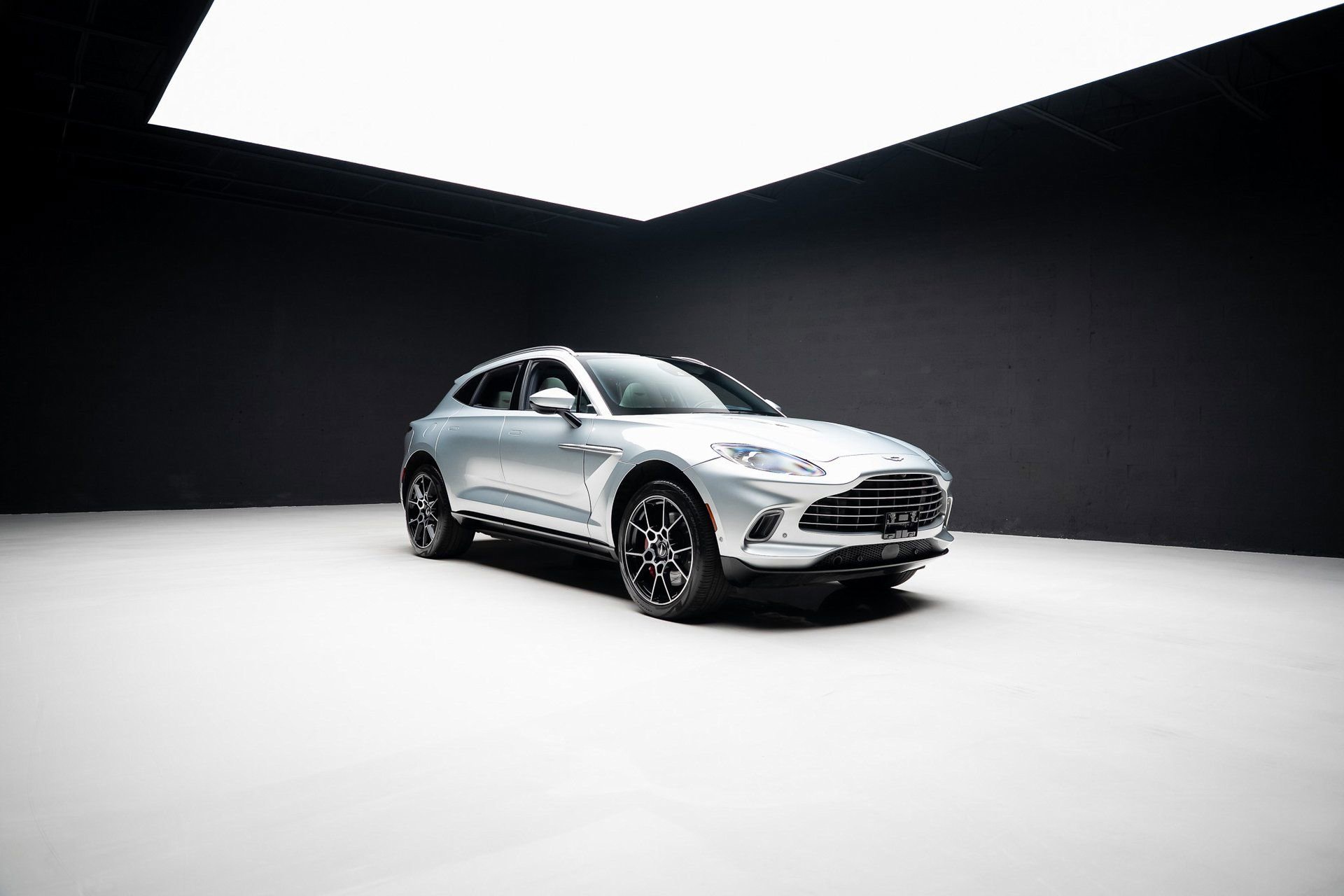 Used 2022 Aston Martin DBX image 89