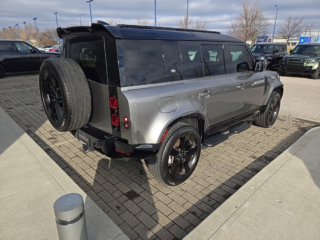 Used 2024 Land Rover Defender 110 X-Dynamic SE image 5