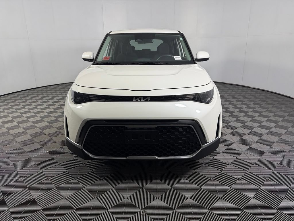 Used 2025 Kia Soul LX w/ LX Technology Package FWD image 11