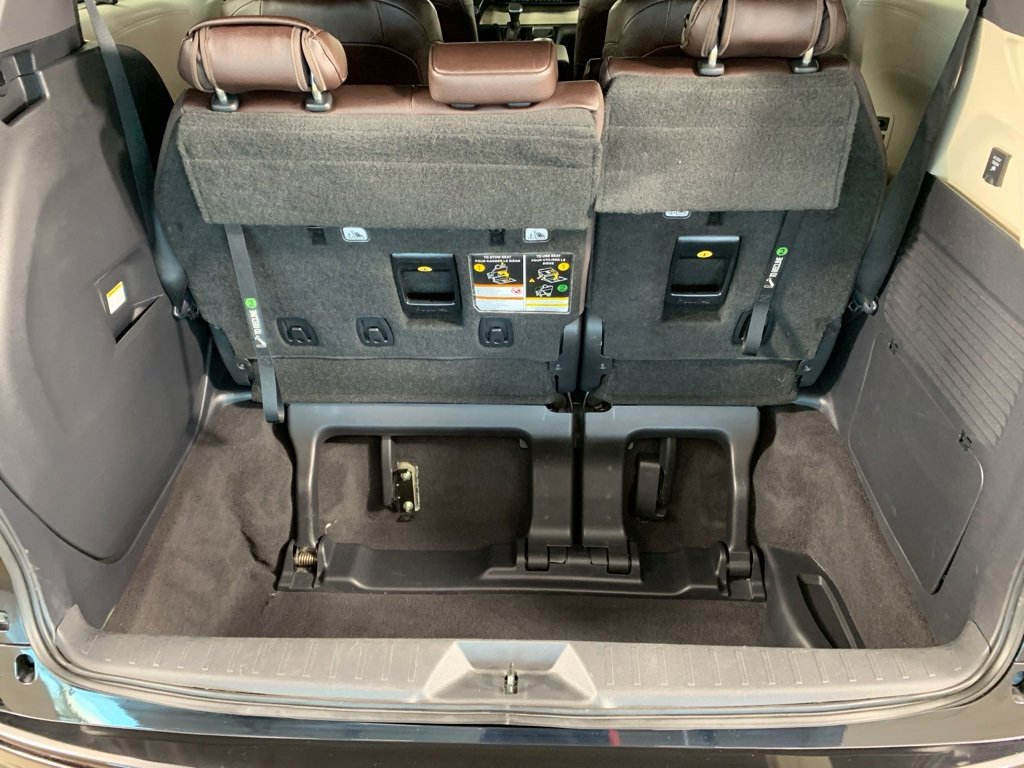 Used 2021 Toyota Sienna Platinum image 29