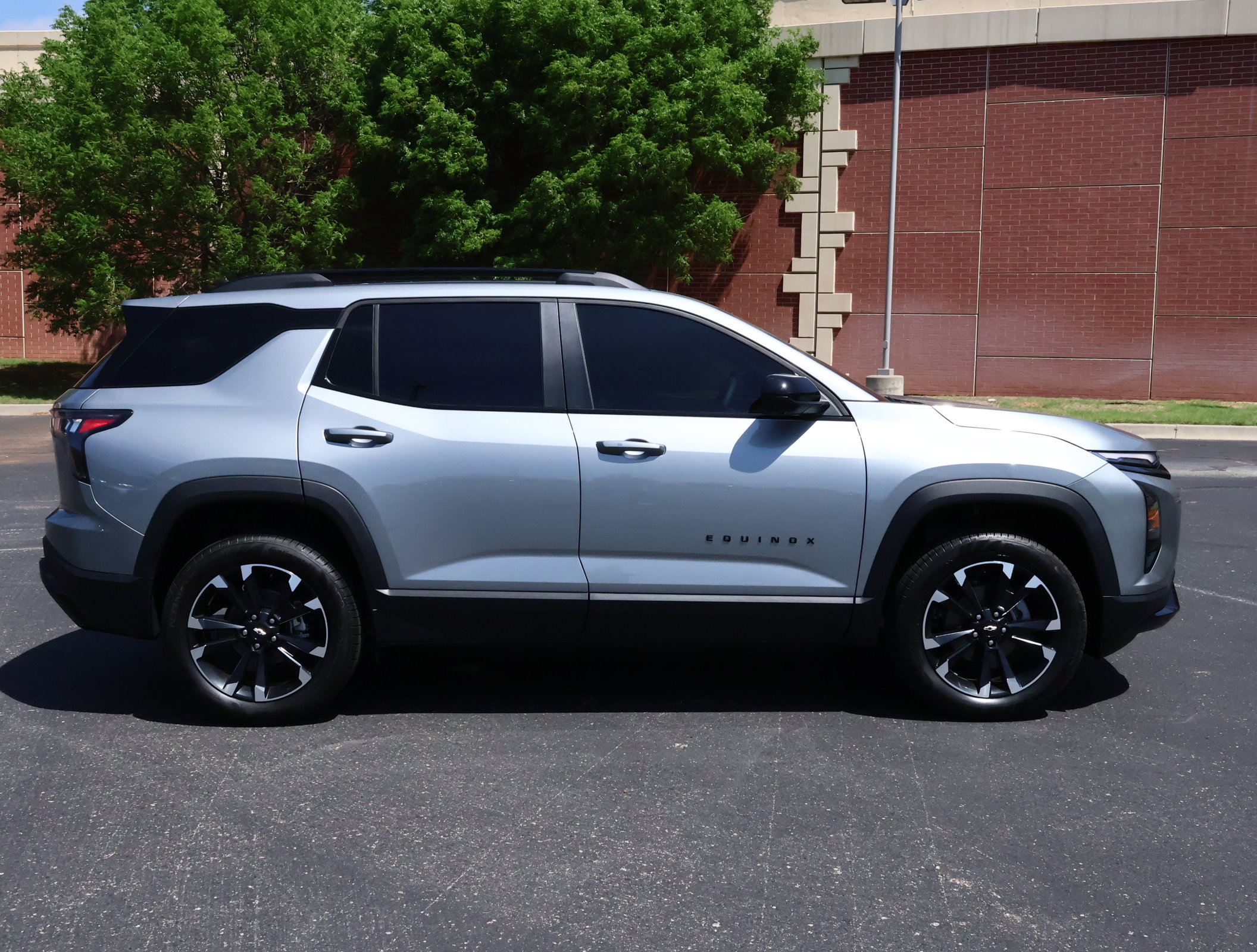 New 2026 Chevrolet Equinox RS w/ Convenience Package III FWD image 34